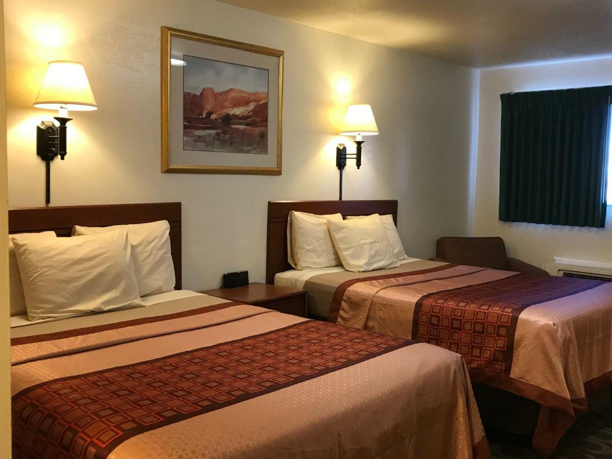 Canyonlands Motor Inn Монтичелло Экстерьер фото